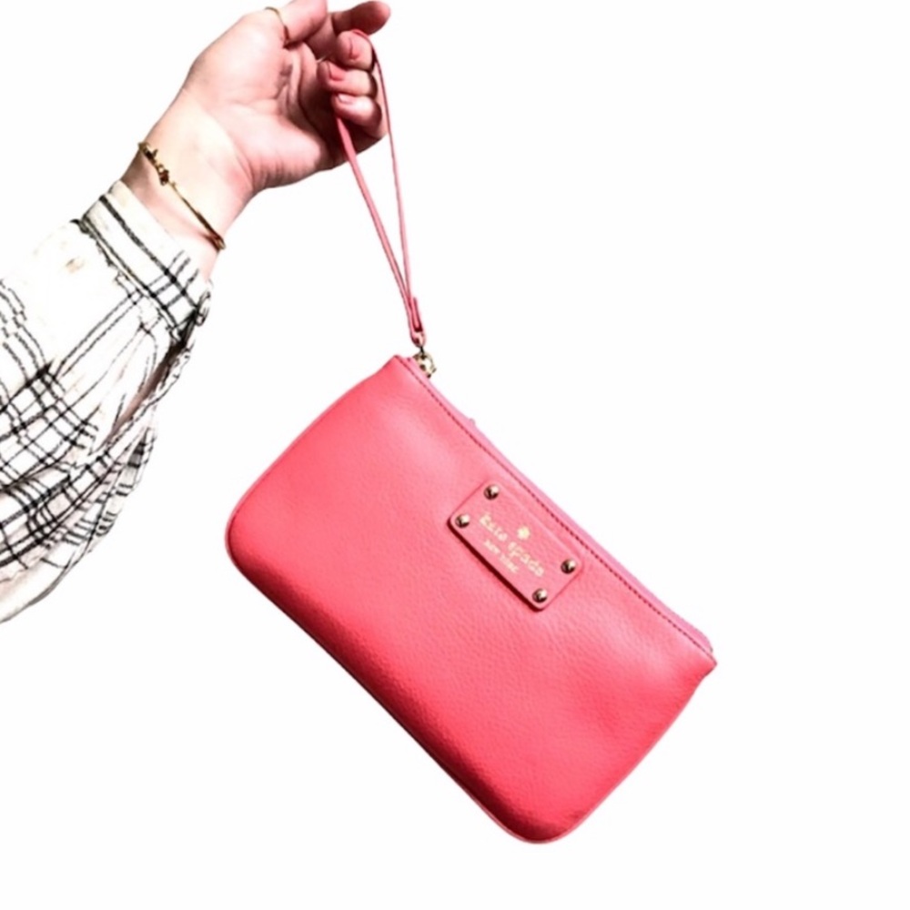 New KATE SPADE Leather Zip Chrissy Wristlet Clutch Coral